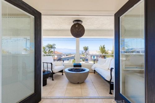 338 6th St, Pismo Beach, CA 93433-1632