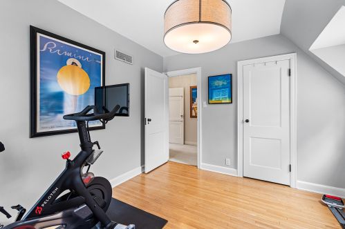 4749 Cramer St, Milwaukee WI 53211-1228 exterior