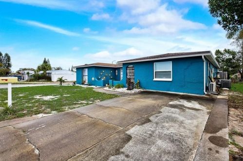 1332 Viking Dr, Tarpon Springs, FL 34691-5170