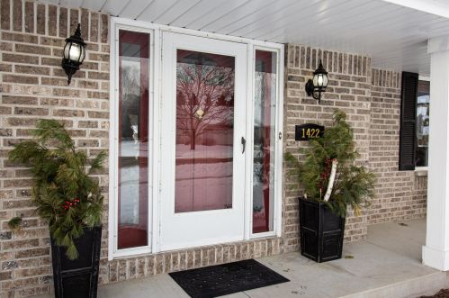 1422 Eldorado Dr, Oconomowoc, WI 53066-1774