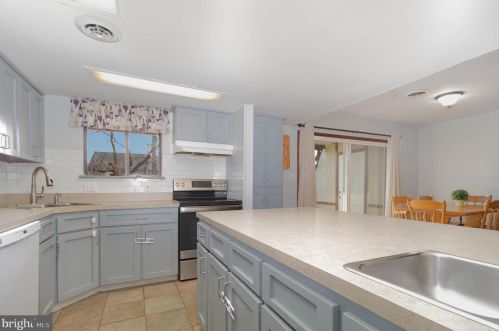 620 Cedar Ridge Ln, Navy Sup Dpt, PA 17055-4414