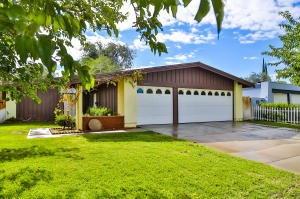 39080 Foxholm Dr, Palmdale CA  93551-3911 exterior