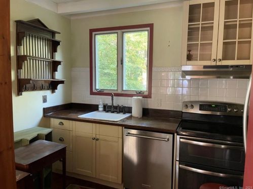 29 Fowler St, Salisbury, CT 06068-1818