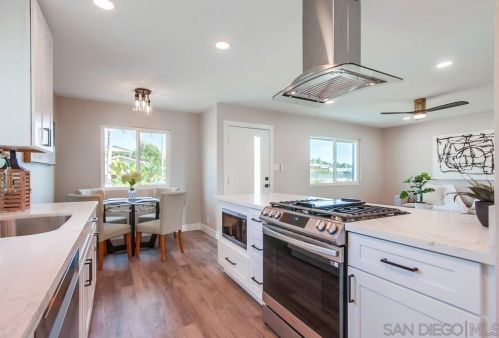 250 Delphinium St, Encinitas CA  92024-3303 exterior