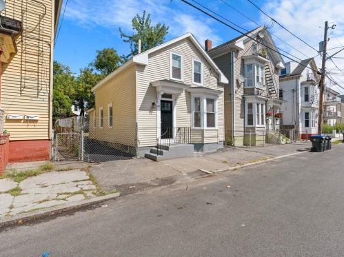 109 Waverly St, Providence, RI 02907-2764