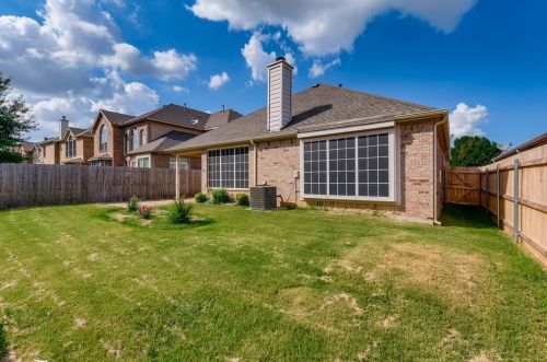2852 Maple Creek Dr, Fort Worth, TX 76177-2117
