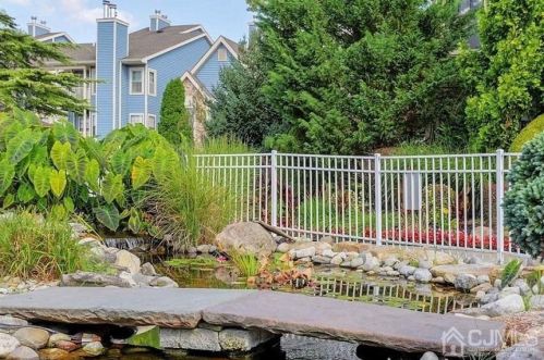 387 Carhart Ct, East Brunswick, NJ 08816-1865