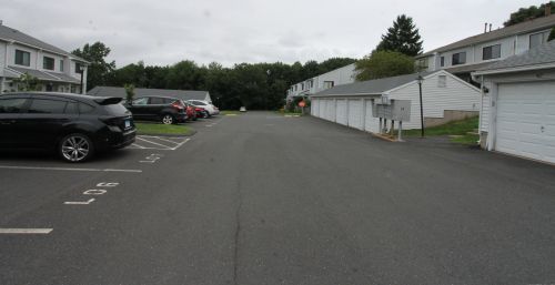 674 Cypress Rd, Hartford CT  06111-5613 exterior