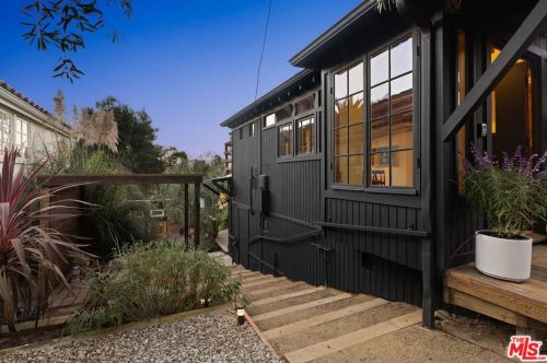 19751 Grand Vw Dr, Topanga CA  90290-3313 exterior