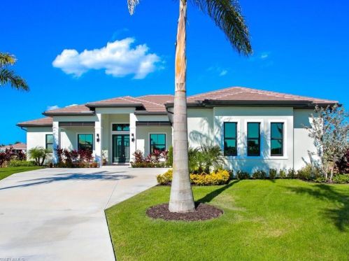 18043 Greenwood Dr, Naples, FL 34114-8936