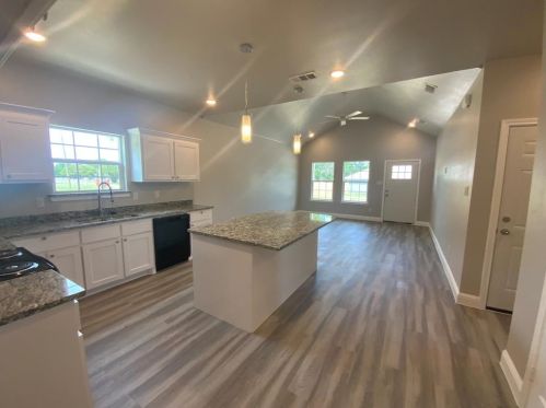 3310 Pine St, Greenville, TX 75401-4848