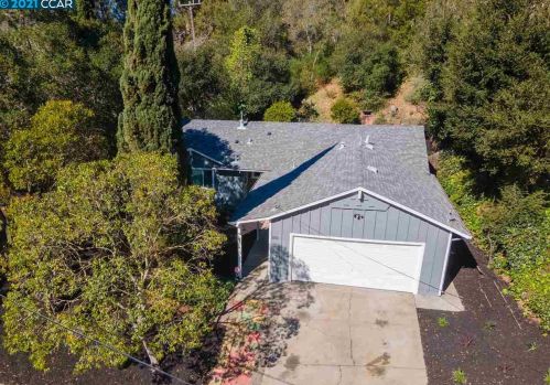 3301 Glenly Rd, Oakland CA  94605-4115 exterior