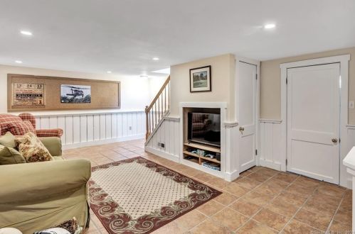 136 Vlg Rd, Huntington CT 06484-1778 exterior