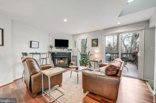 2100 Whisperwood Gln Ln, Herndon VA  20191-4117 exterior