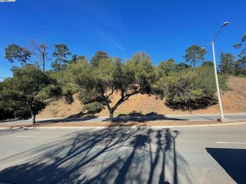 3539 Joaquin Miller Rd, Oakland CA  94602-2649 exterior