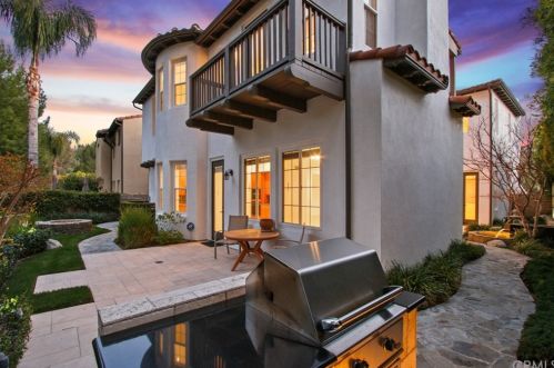 24613 Garland Dr, Santa Clarita CA  91355-4962 exterior