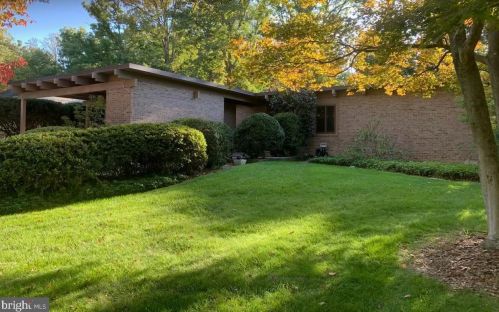 12107 Stirrup Rd, Herndon, VA 20191-2103