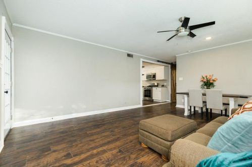 18 Lyncrest Dr, Galveston TX  77550-3215 exterior