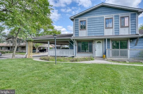 8 Maplewood Ct, West Deptford NJ  08066-2402 exterior