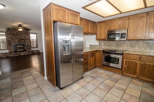 621 Del Oro St, Woodland CA  95695-5040 exterior