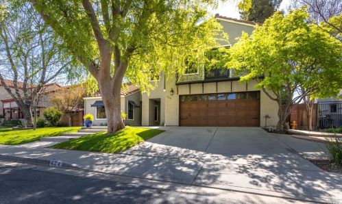 424 Stanford St, Vacaville CA  95687-4653 exterior