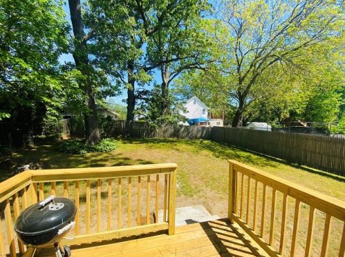 93 Hazard Ave, Warwick RI  02889-9403 exterior