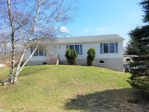 212 Candle Dr, Blakeslee, PA 18610-7775