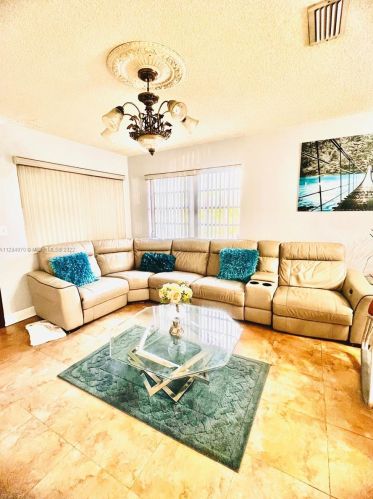 3635 2nd Ave, Hialeah, FL 33012-5217