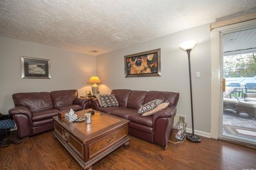 28 Hammond Rd, Elwood NY  11731-4810 exterior