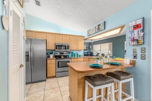 381 Gulfstream Ave, Fort Pierce FL  34983-1218 exterior