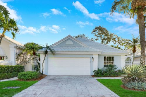 17 Dorchester Cir, West Palm Beach, FL 33418-7102
