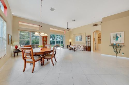 7110 Veneto Dr, Boynton Beach FL  33437-3741 exterior