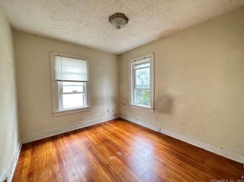 302 Ward St, Wallingford CT 06492-4615 exterior