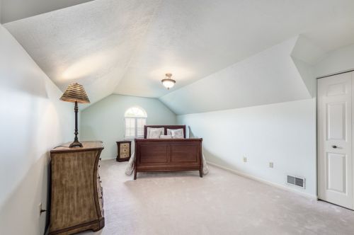 7082 Clubview Dr, Bridgeville PA  15017-1097 exterior