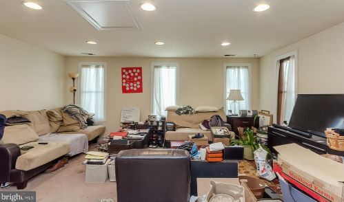 1057 Jefferson Ave, Charles Town WV  25414-1121 exterior