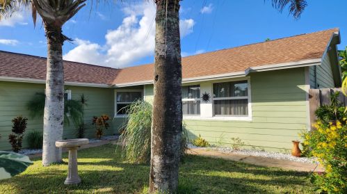 5005 El Claro Cir, West Palm Beach FL  33415-2711 exterior