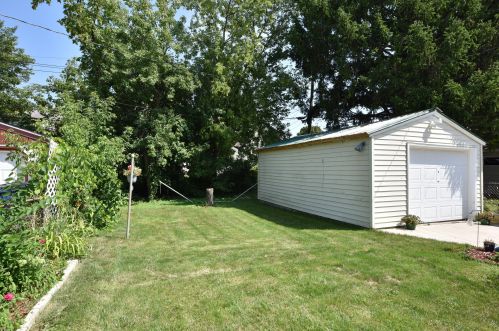 3618 94, Milwaukee WI 53228-1403 exterior