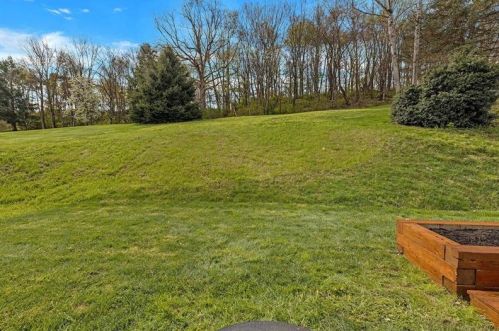 264 Lindsay Rd, Zelienople PA  16063-3210 exterior