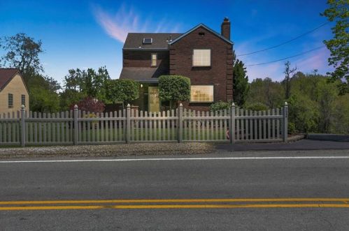 7048 Shannon Rd, Verona, PA 15147-2841