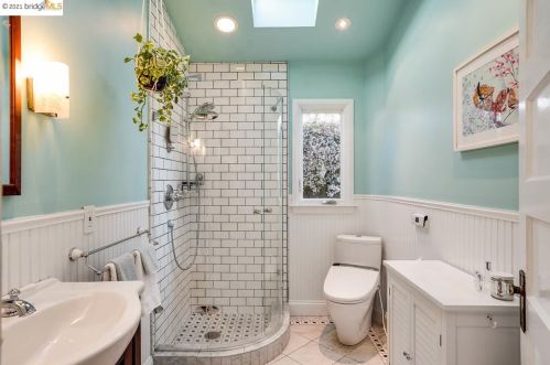 5912 Fremont St, Oakland CA 94608-2217 exterior