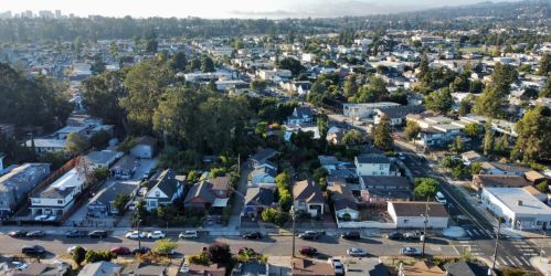 2543 Humboldt Ave, Oakland CA 94601-3222 exterior