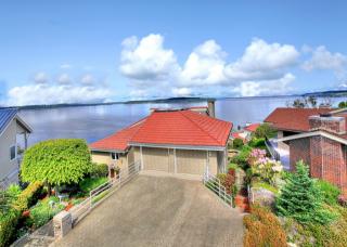 42 Leschi Dr, Mcneil Island, WA 98388-1514