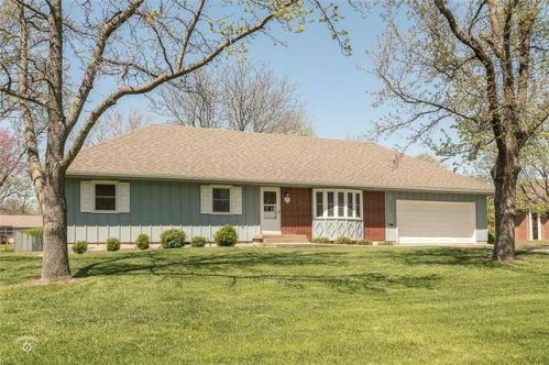 1304 Elm St, Ottawa, KS 66067-3427