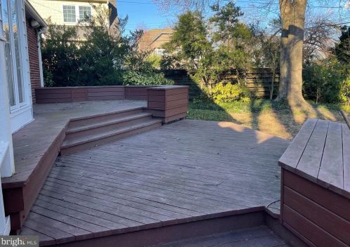 2827 Meadow Ln, Falls Church VA  22042-2320 exterior