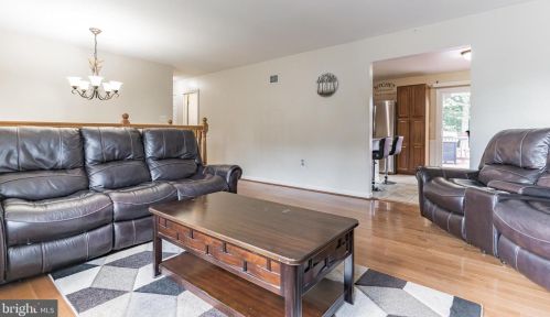 4736 Kirkdale Dr, Woodbridge VA  22193-4840 exterior