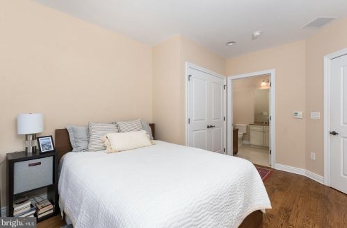 221 Victoria Mews, Princeton NJ  08542-3748 exterior