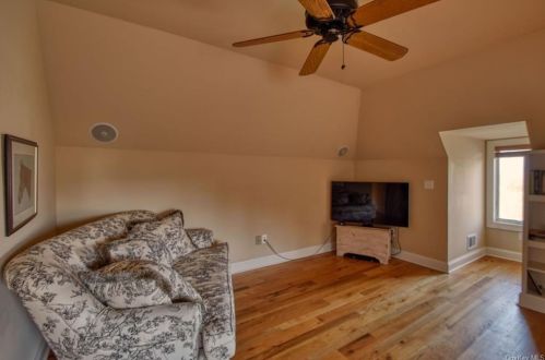 8 Silo Ln, Warwick NY  10990-2872 exterior