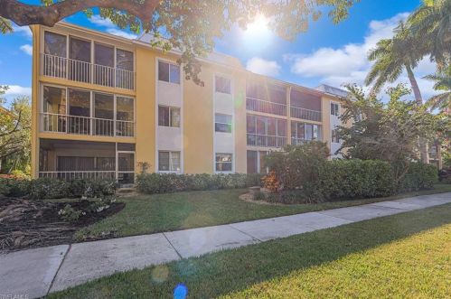 900 8th Ave, Naples FL  34102-0081 exterior