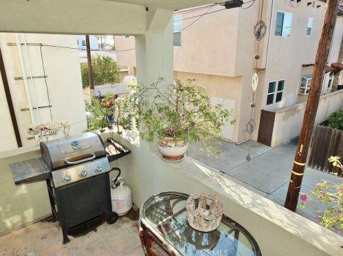 227 Glendora Ave, Long Beach CA  90803-3504 exterior