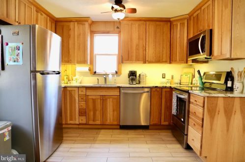 672 Highview Rd, Lost City, WV 26810-8437